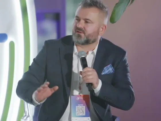 Michał Stelmański, prezes Mazowieckiego Centrum Neuropsychiatrii w Zagórzu, mówi podczas debaty