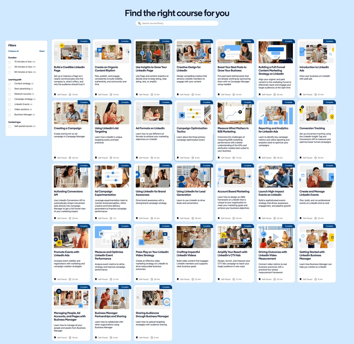 Katalog kursów LinkedIn Marketing Academy: 31 kursów z czasem trwania od 6 minut do godziny, każdy z plakietką Complete, filtry czasu trwania i ścieżek po lewej